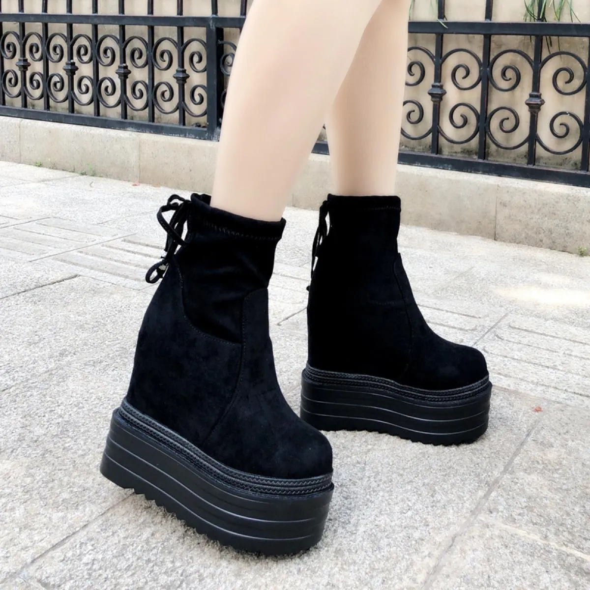 2022 Stivali da donna elastici Suola spessa 13 cm All'interno Stivali da donna più in velluto Stivali di cotone caldo con zeppa