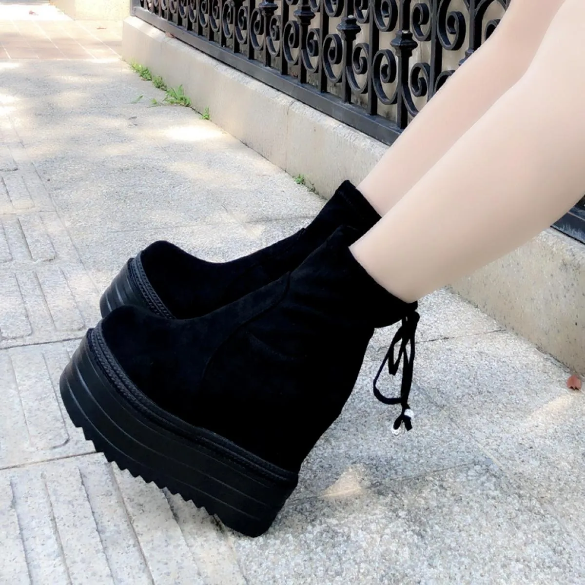 2022 Stivali da donna elastici Suola spessa 13 cm All'interno Stivali da donna più in velluto Stivali di cotone caldo con zeppa