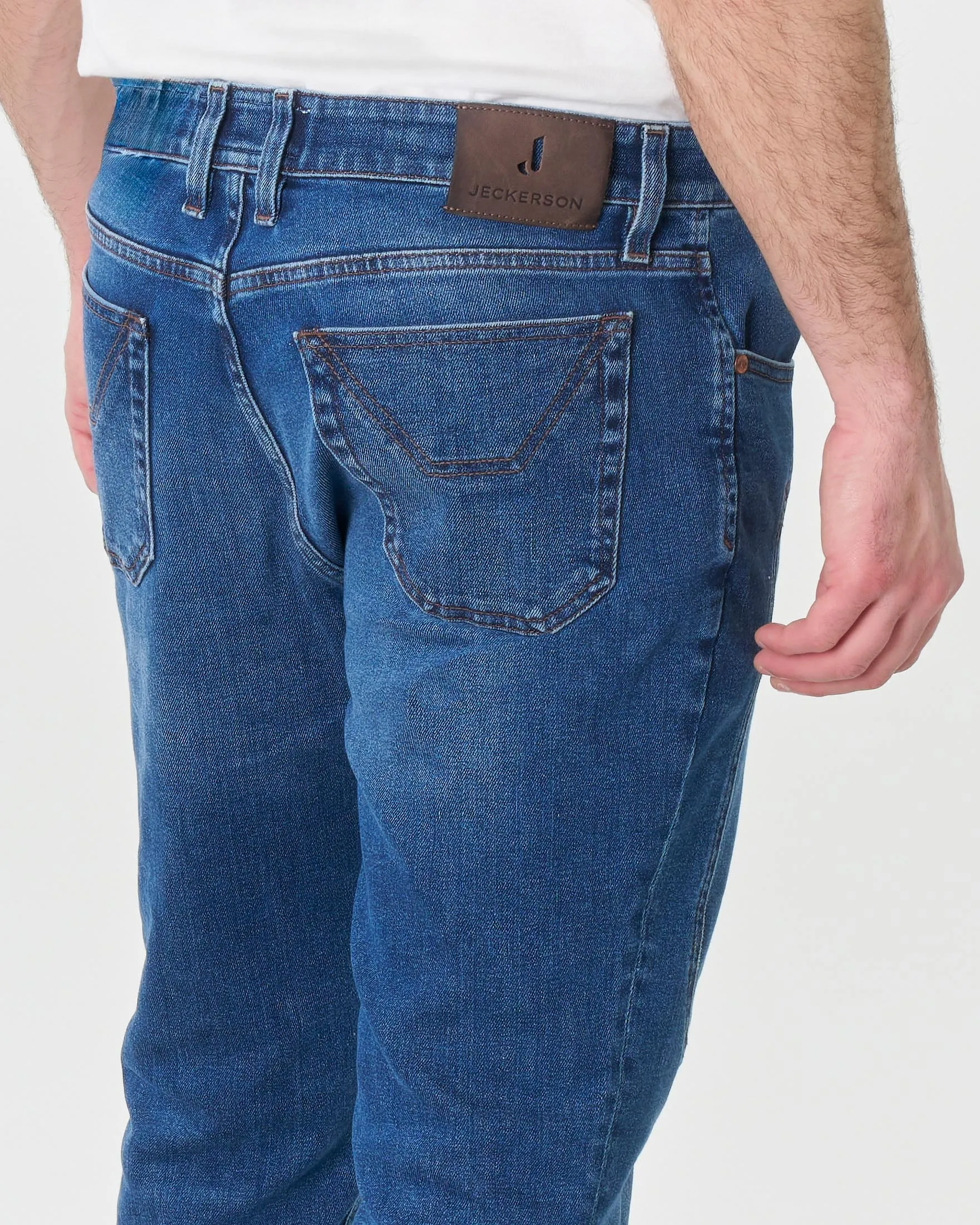 Jeans PA077 lavaggio scuro stone washed con toppa