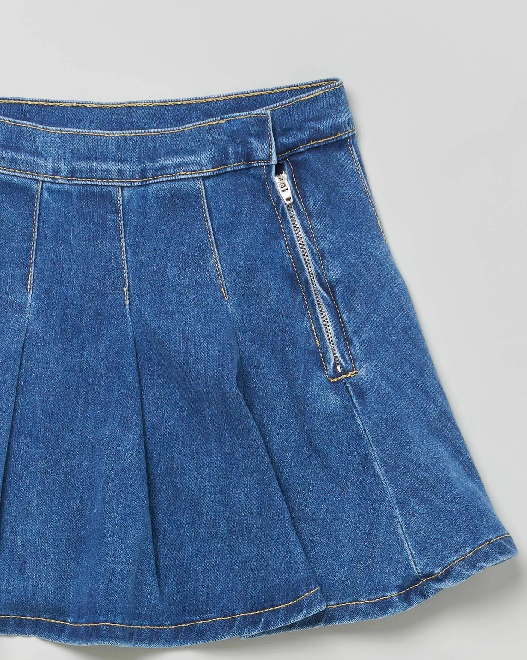 Mini gonna in denim di cotone a lavaggio medio con pinces 10-14 anni