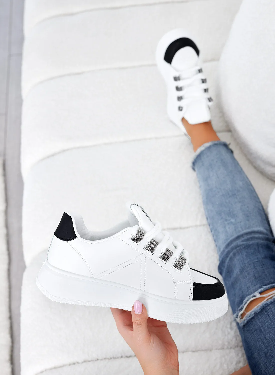 RACHELE - Sneakers bianche nere con inserti in strass
