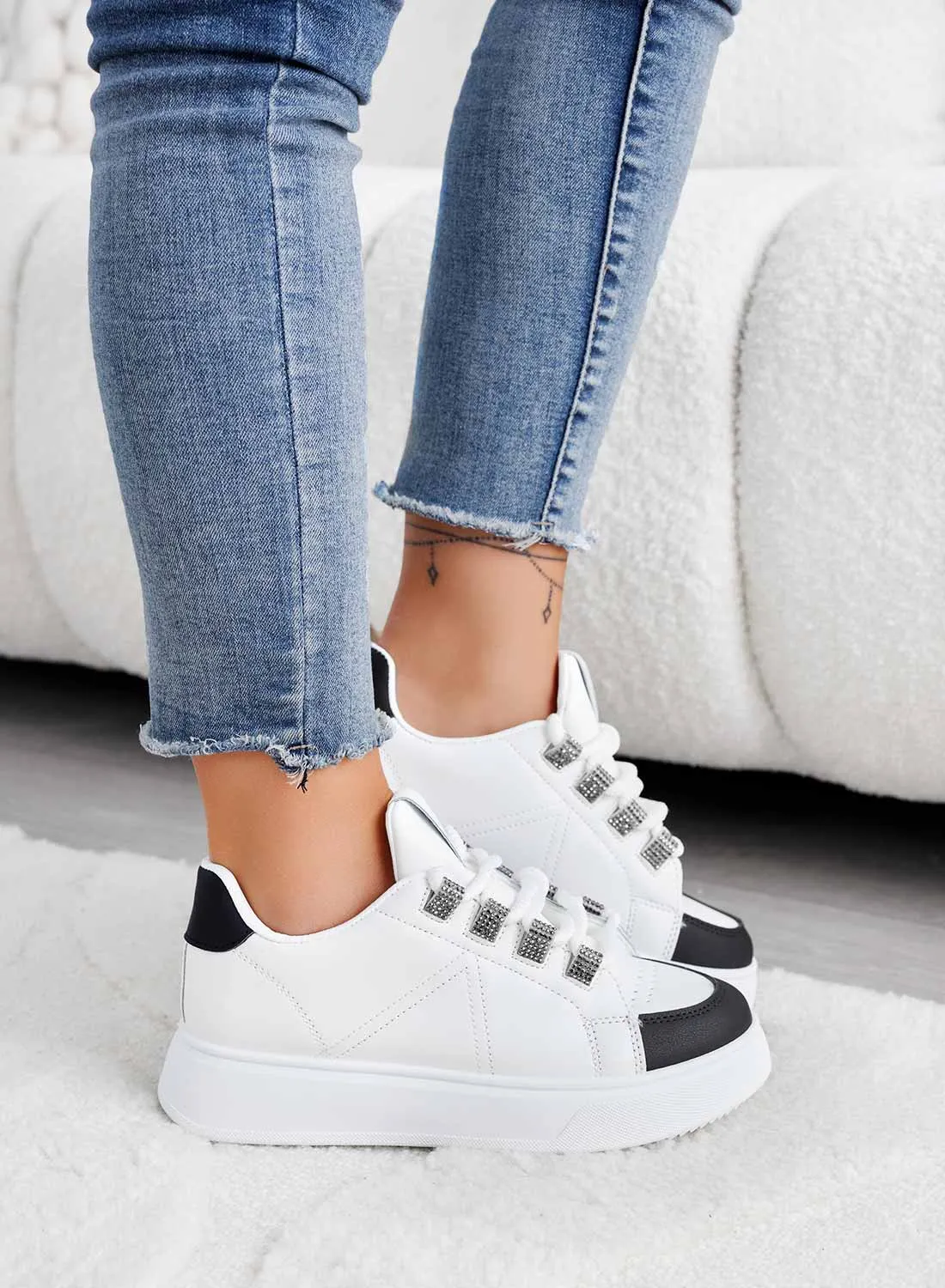 RACHELE - Sneakers bianche nere con inserti in strass