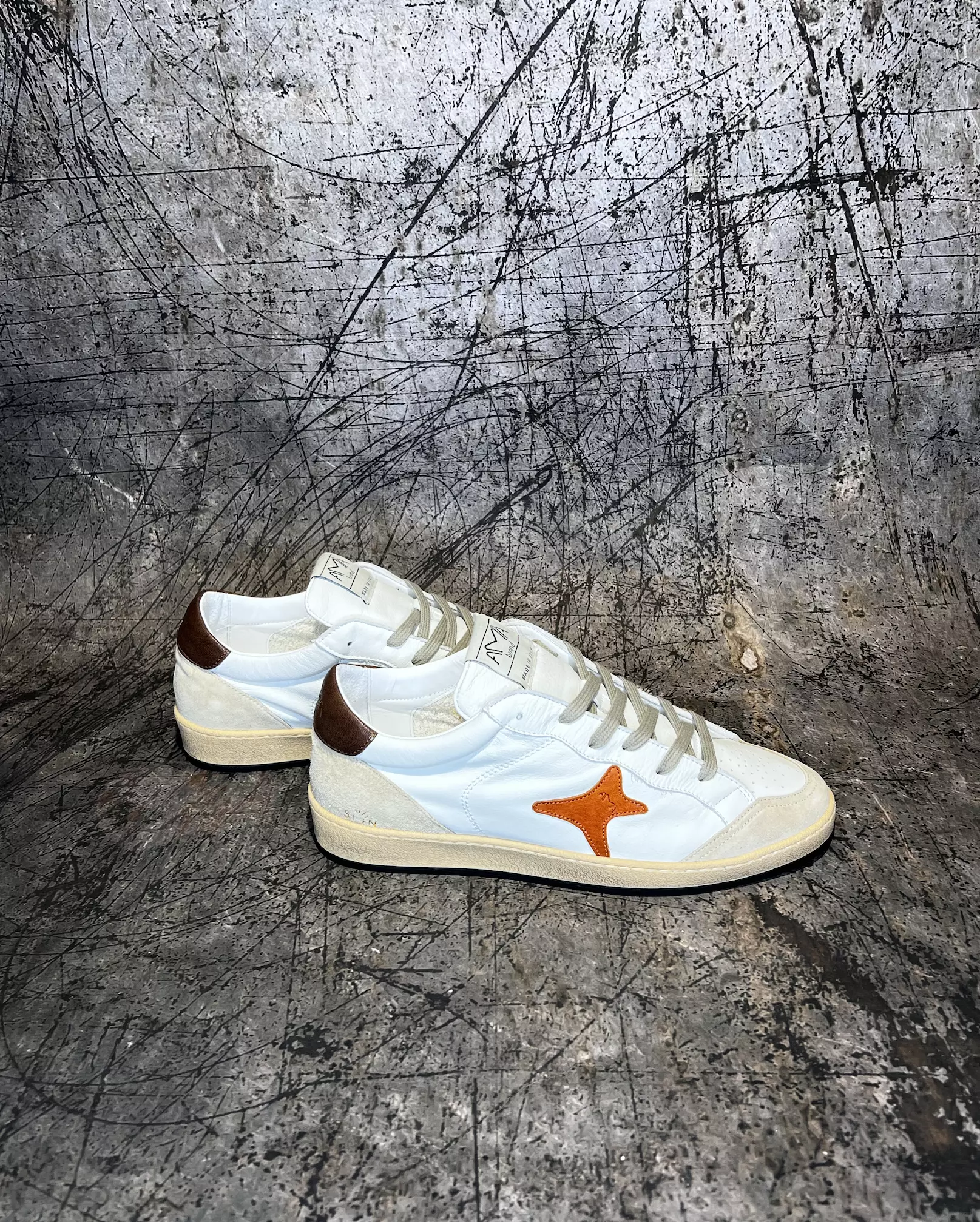 Sneakers bassa super flessibile in pelle con tallone e punta in suede corda | AMA BRAND