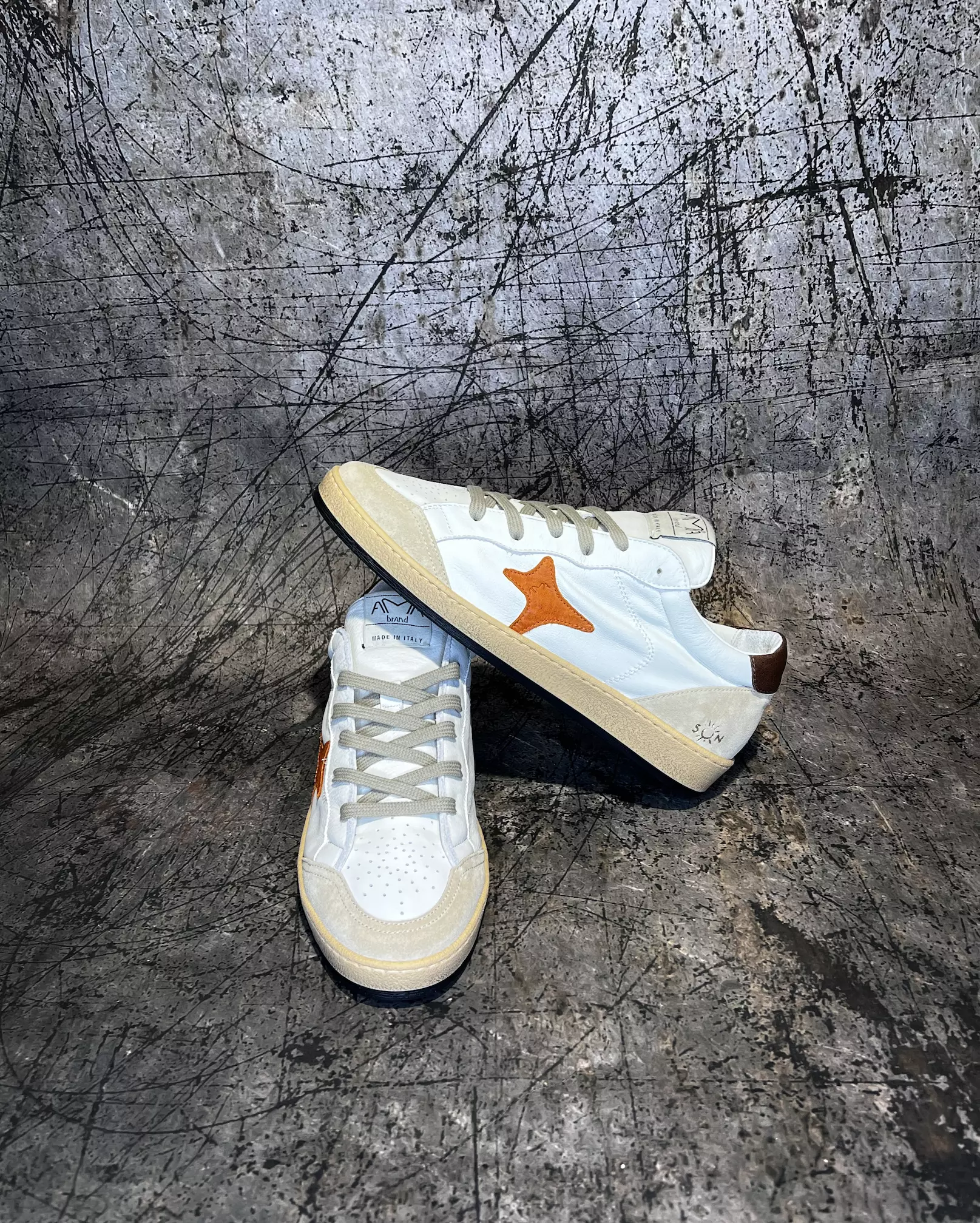 Sneakers bassa super flessibile in pelle con tallone e punta in suede corda | AMA BRAND