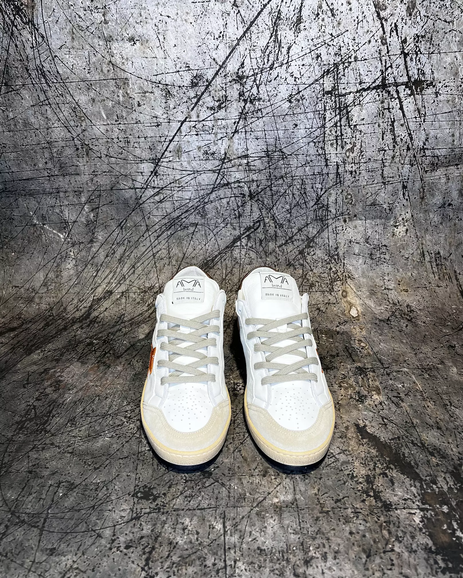 Sneakers bassa super flessibile in pelle con tallone e punta in suede corda | AMA BRAND